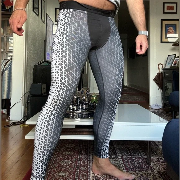 GapFit Compression Tights - Picture 7 of 8